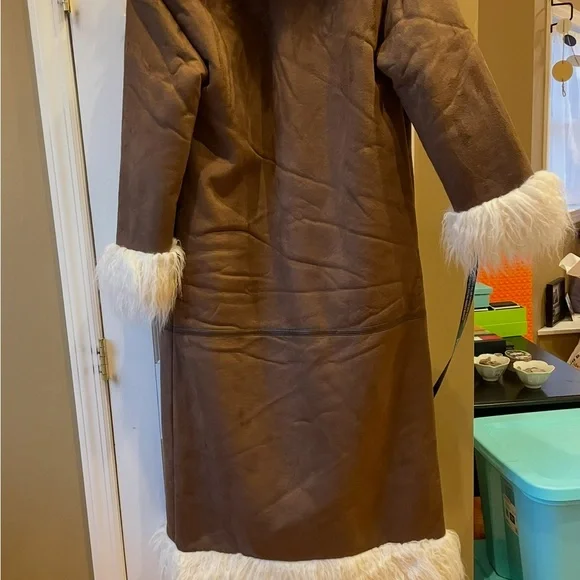 FAUX WHITE FUR TRIM BROWN SUEDETTE COAT - Picture 5 of 6